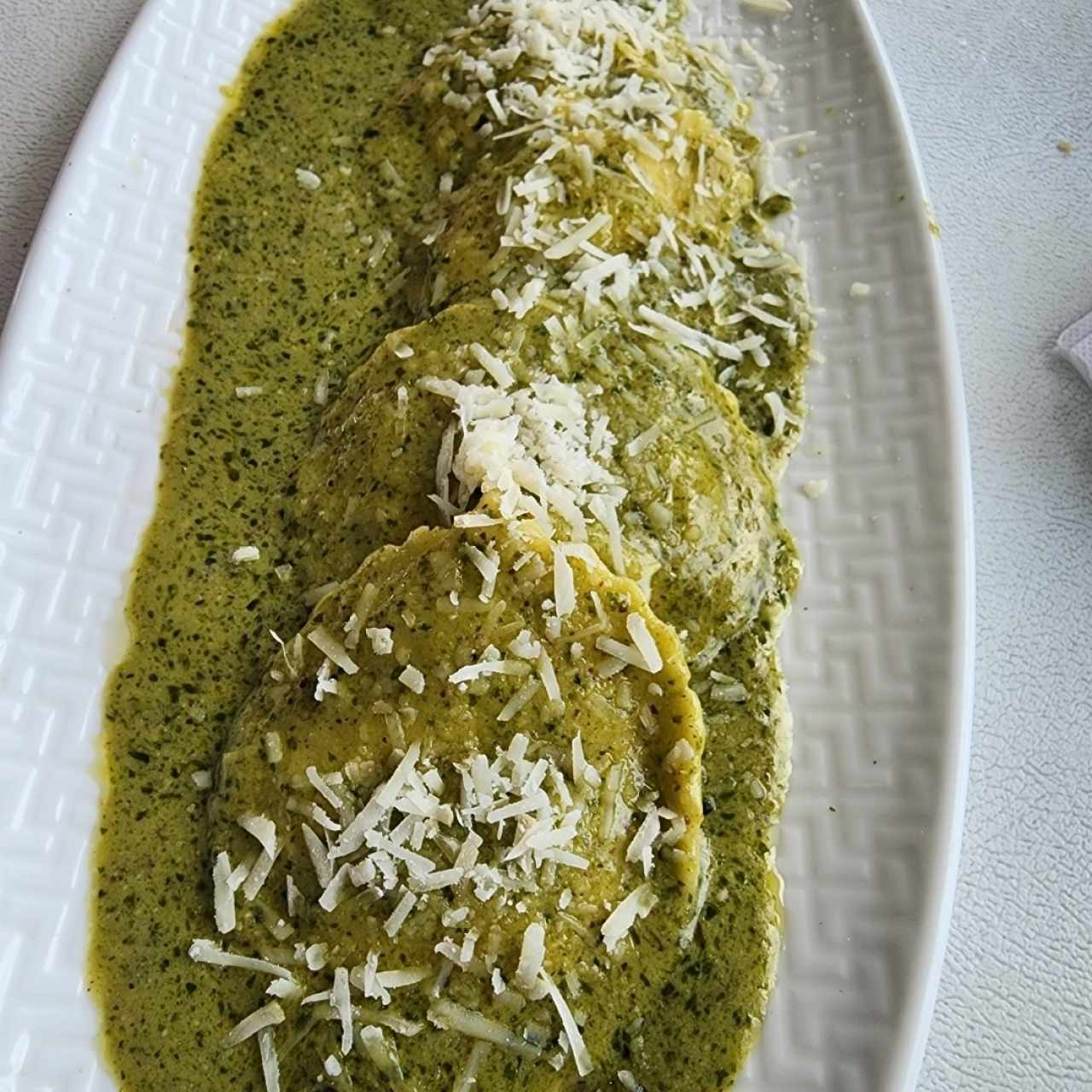 Ravioli de Ricotta al Pesto