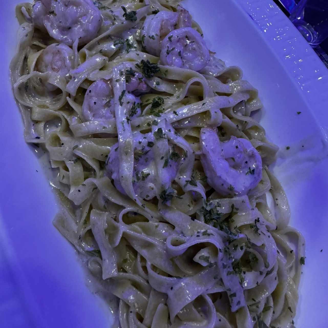 Fettuccine Alfredo con Camarones