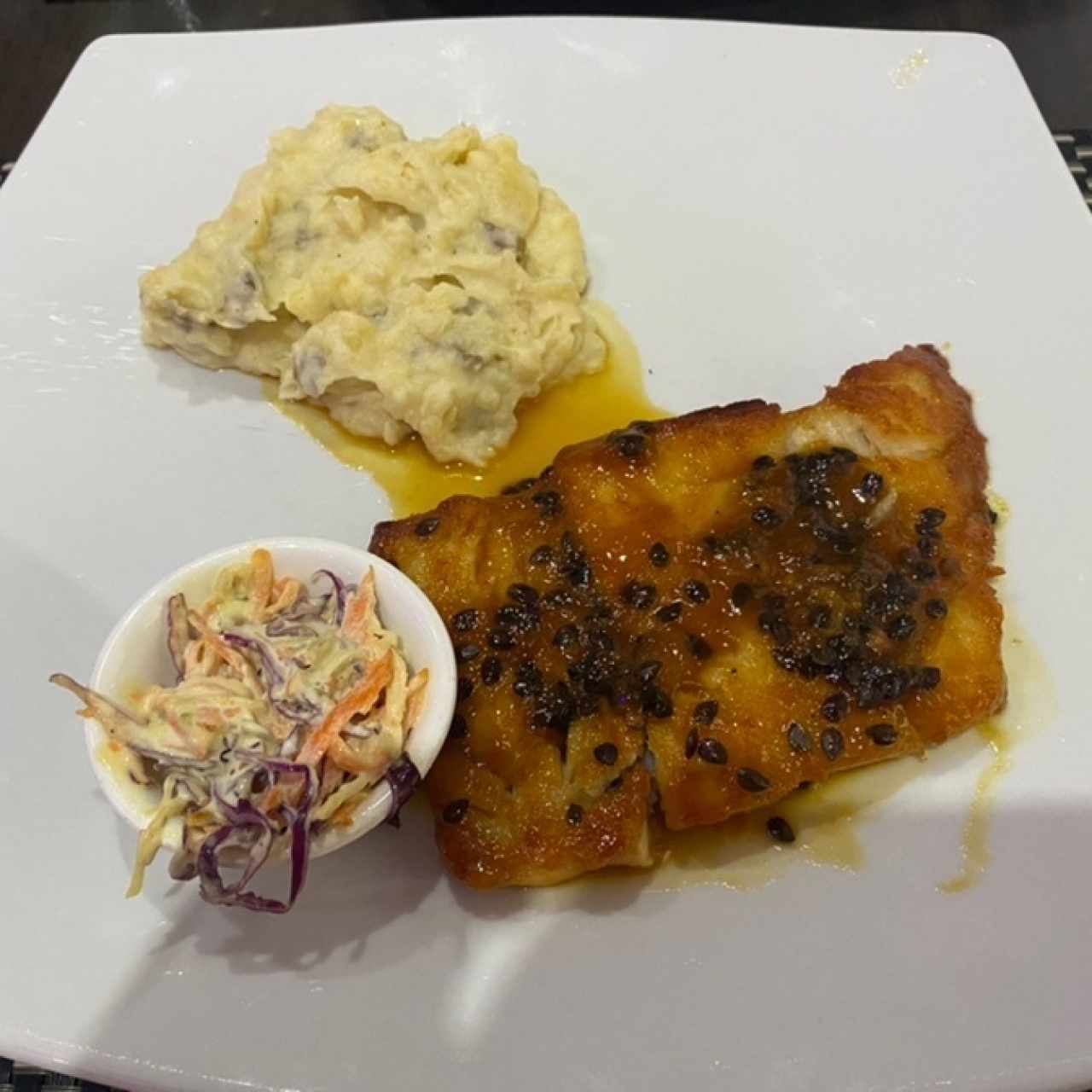 Corvina con Salsa de Maracuyá