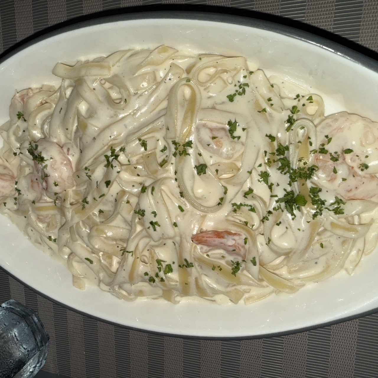 Fettuccine Alfredo con Camarones
