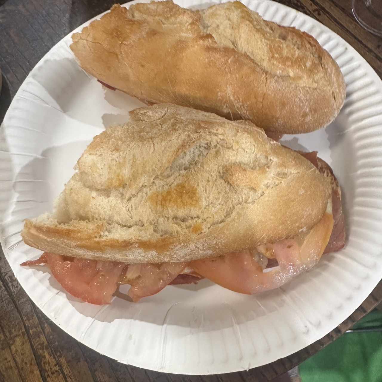 Jamón serrano, queso manchego, aceite de oliva y tomate 