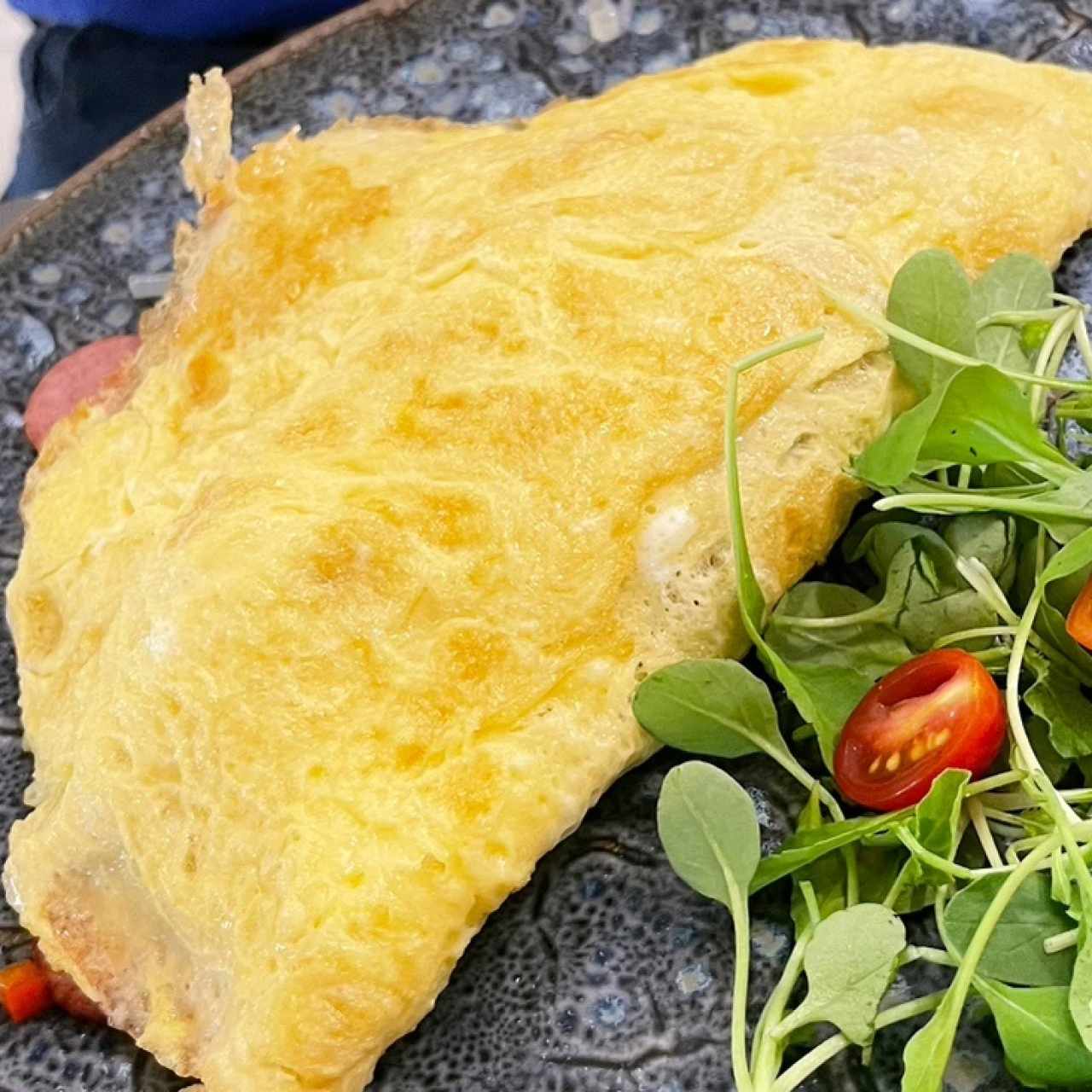 omelette especial con vegetales y salchicha de pavo