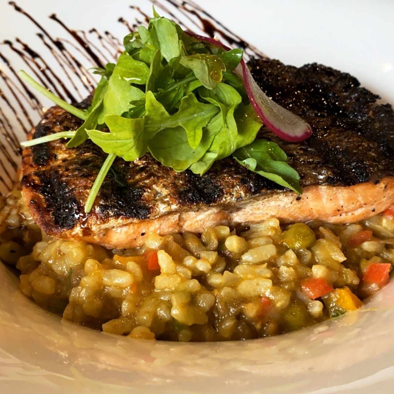 Salmon en cama de lentejas