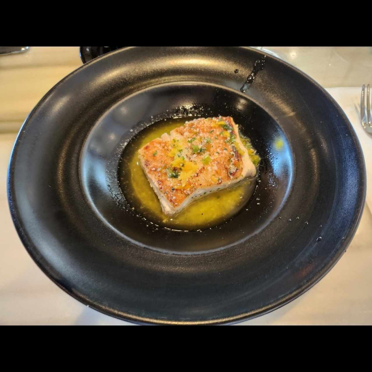 CORVINA AL AJILLO CON.ENSALADA