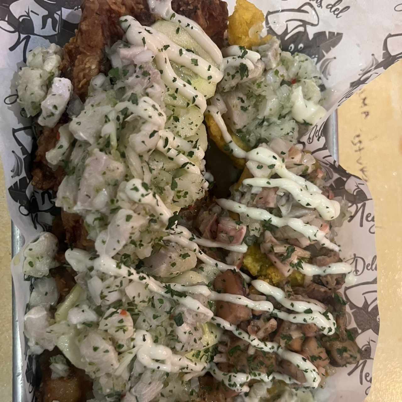 Filete  de corvina con patacones rellenos 