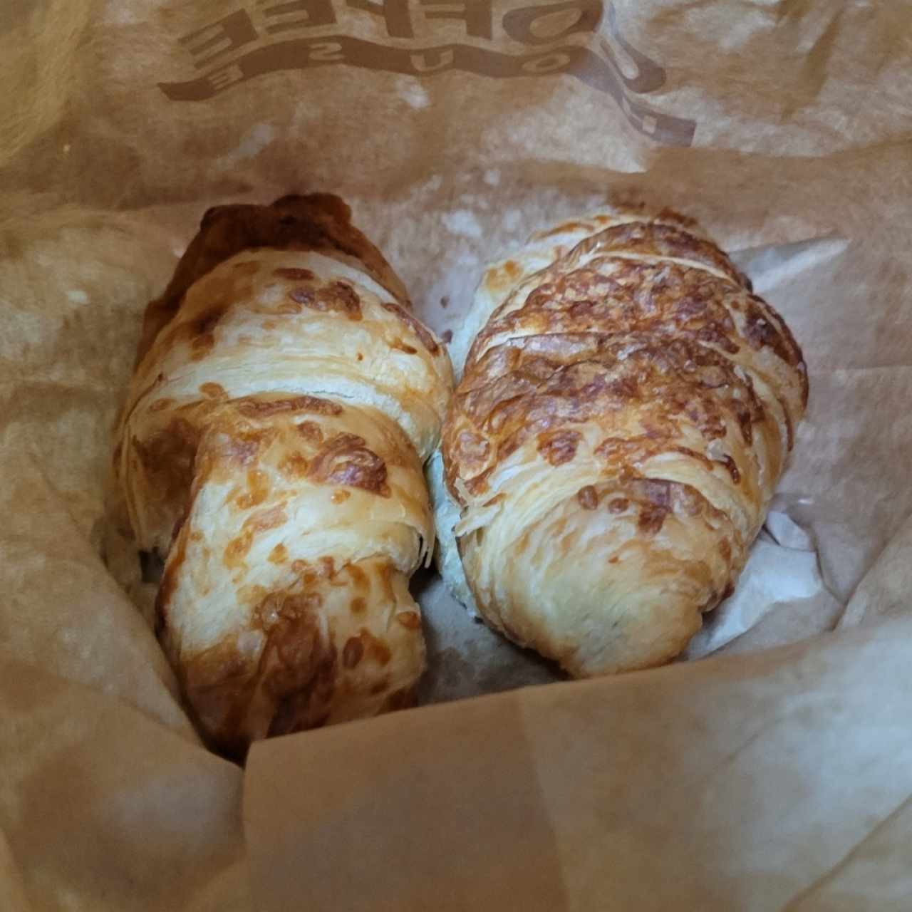 croissant relleno queso y jamón 