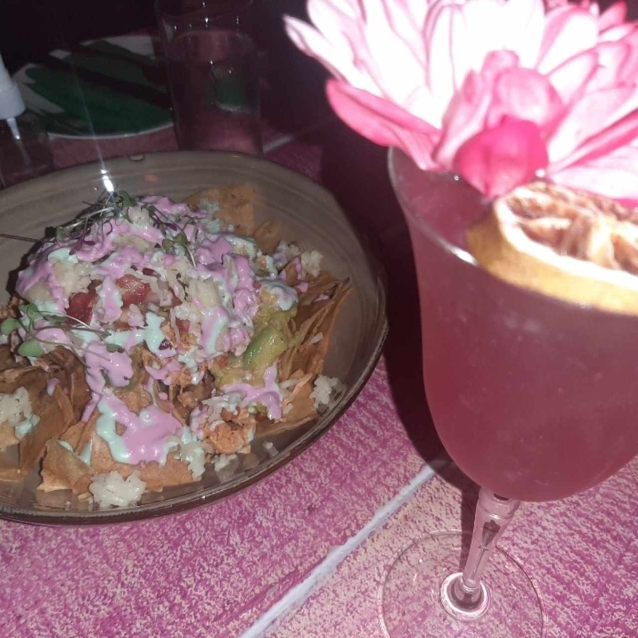 Nachos Maya - Carne o Pollo
Cóctel: 2 Mujeres 