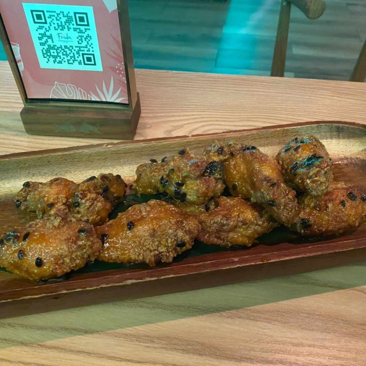 8 Alitas / BBQ, Picante o Maracuyá