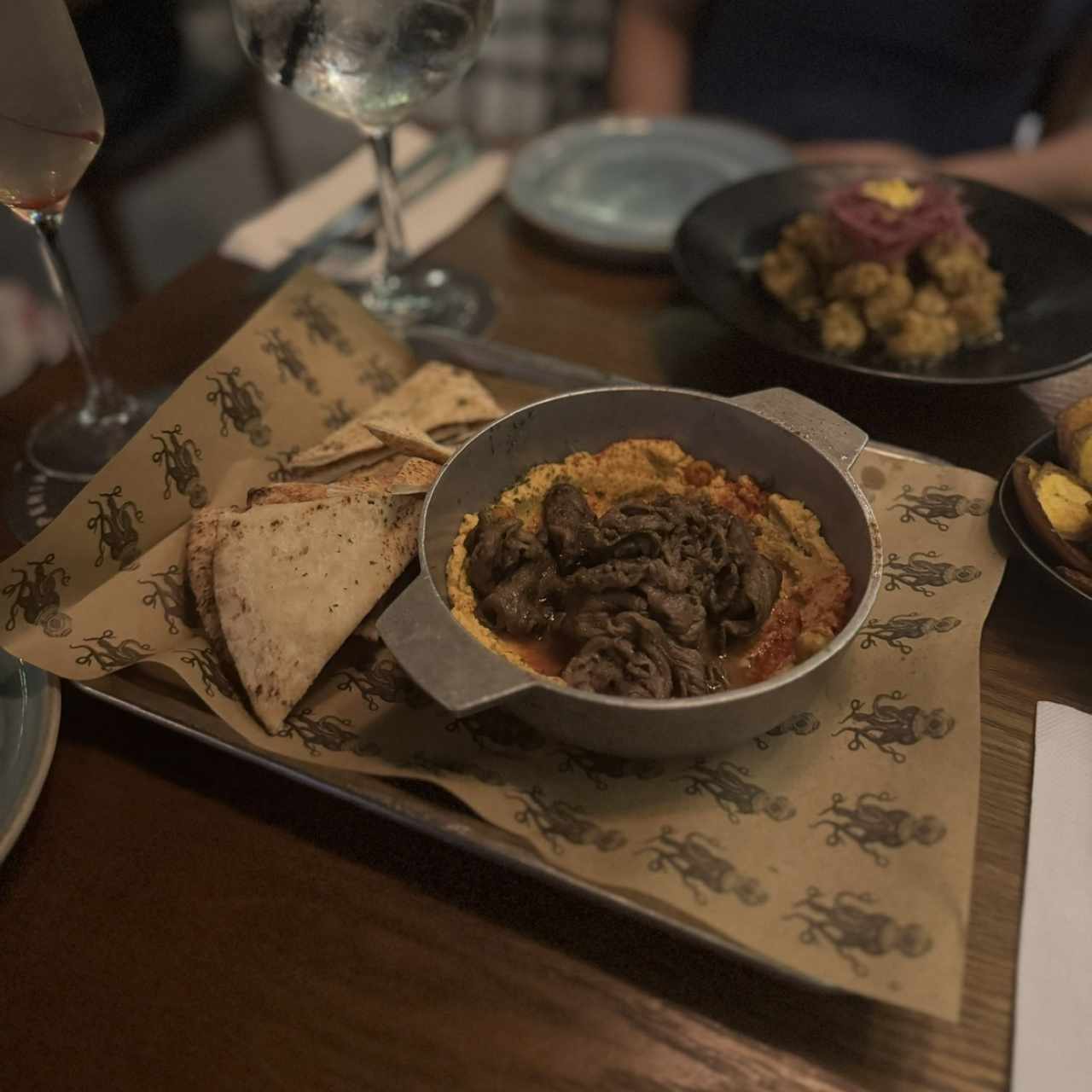 Tapeo - Hummus con Carne
