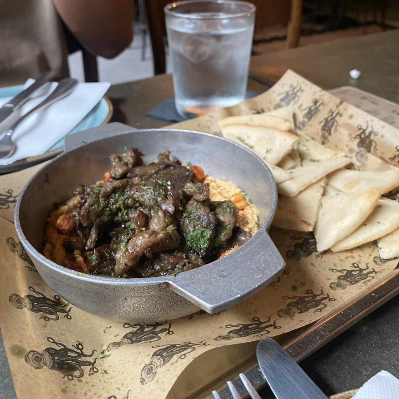 Tapeo - Hummus con Carne