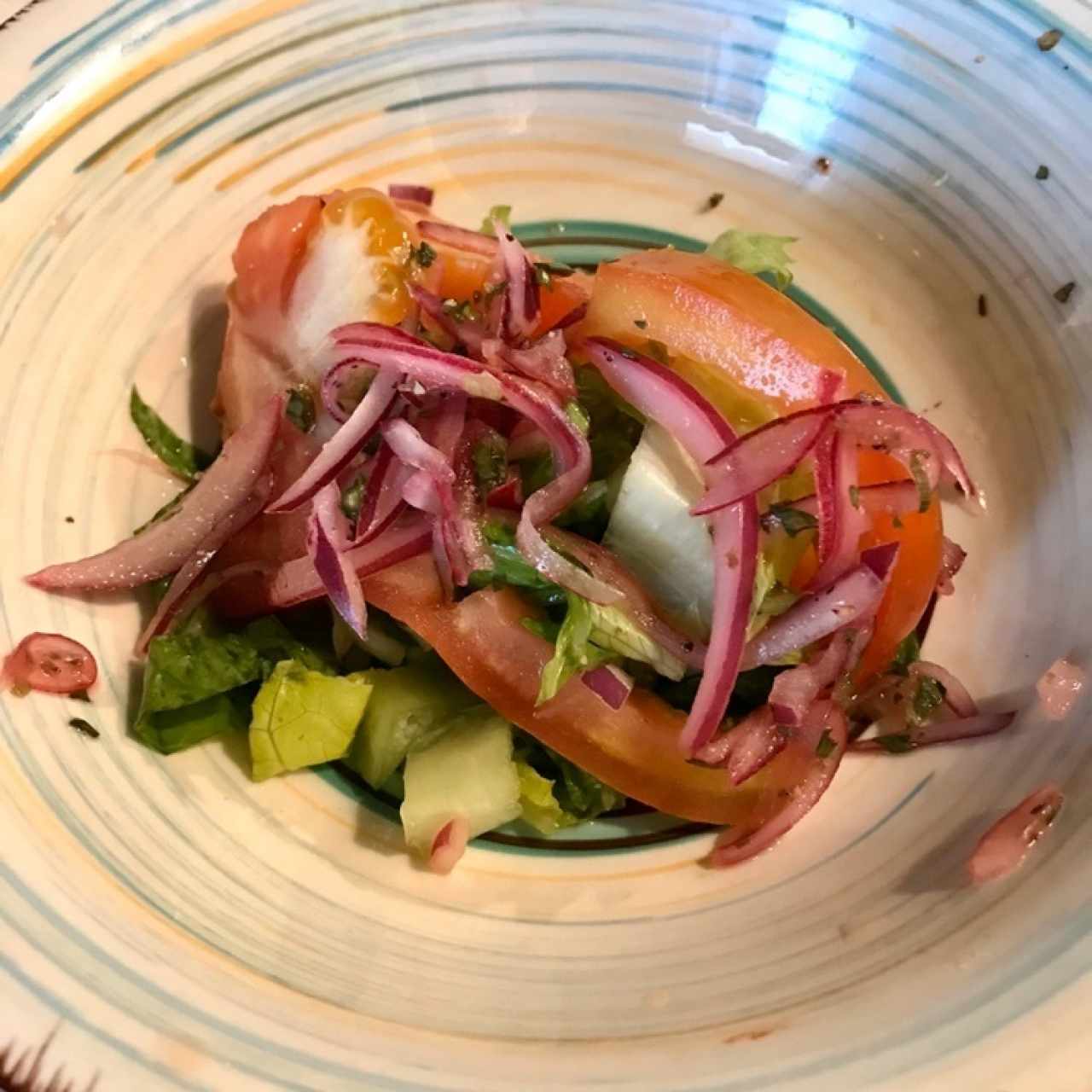 ensalada con menú ejecutivo