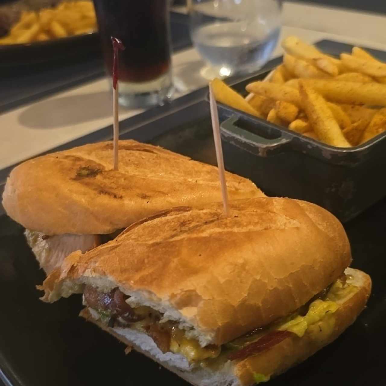 EMPAREDADOS - GRILLED CHICKEN SANDWICH