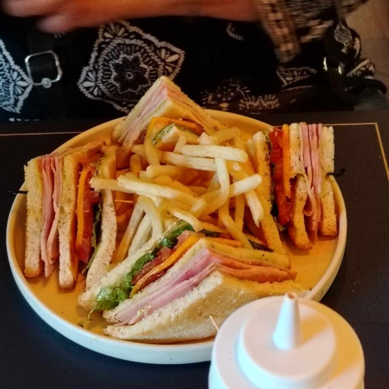 EMPAREDADOS - CLUB SANDWICH