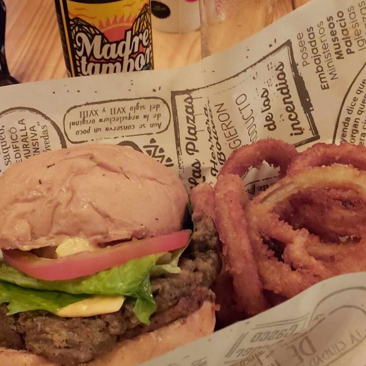 veggie Burger con anillos de cebolla