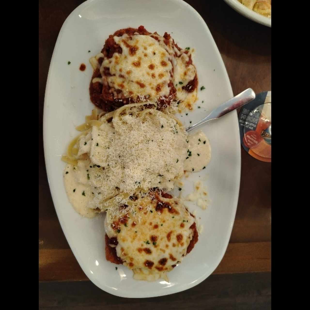 Lasagña, pasta y pollo