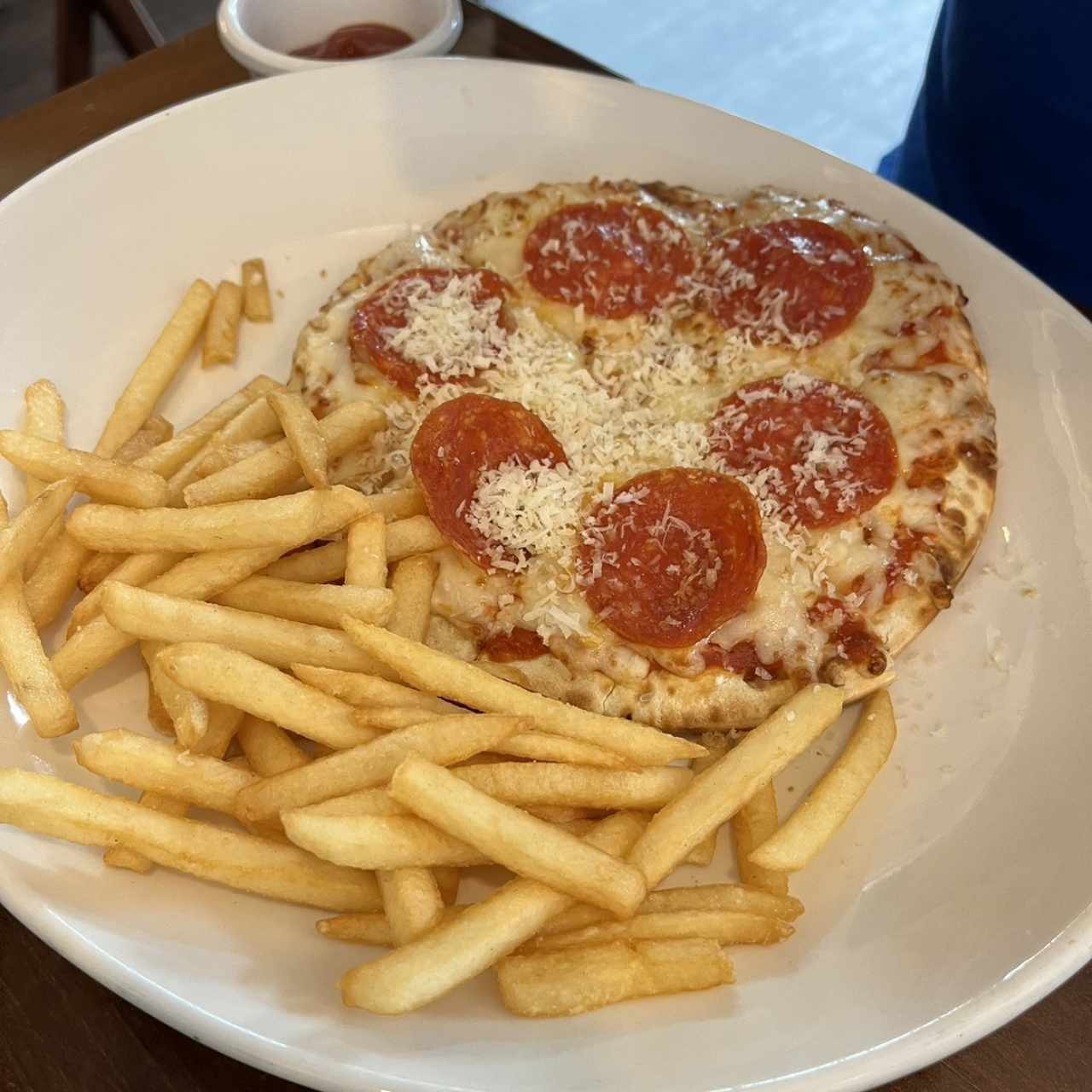 Pizza y papas menu de niños 