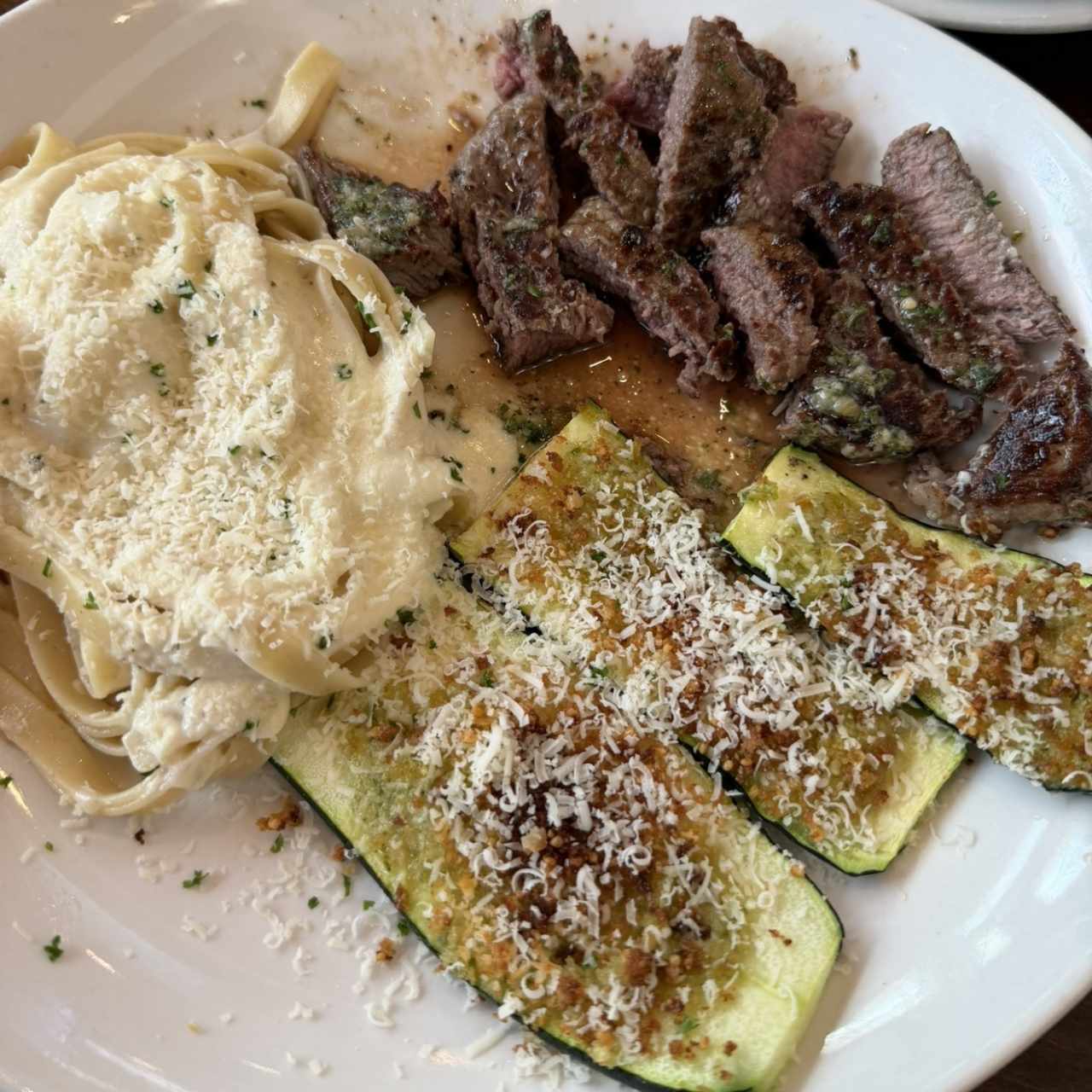 Classic Entreés - Steak Alfredo