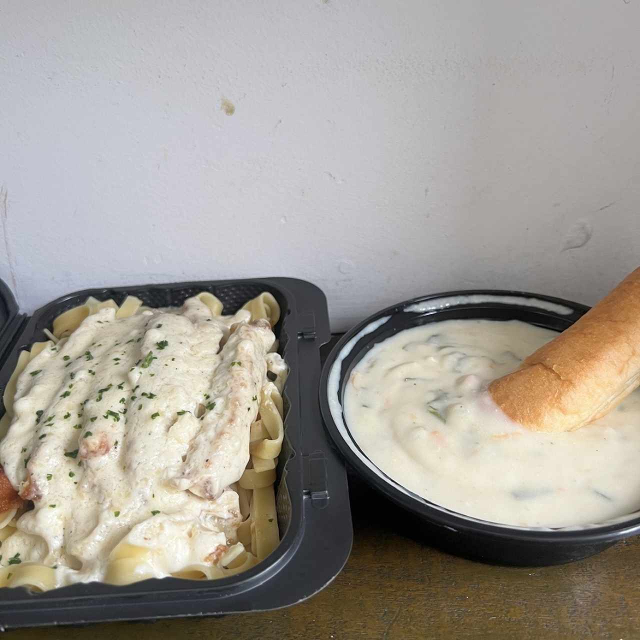 Amazing Alfredos - Fettuccine Alfredo