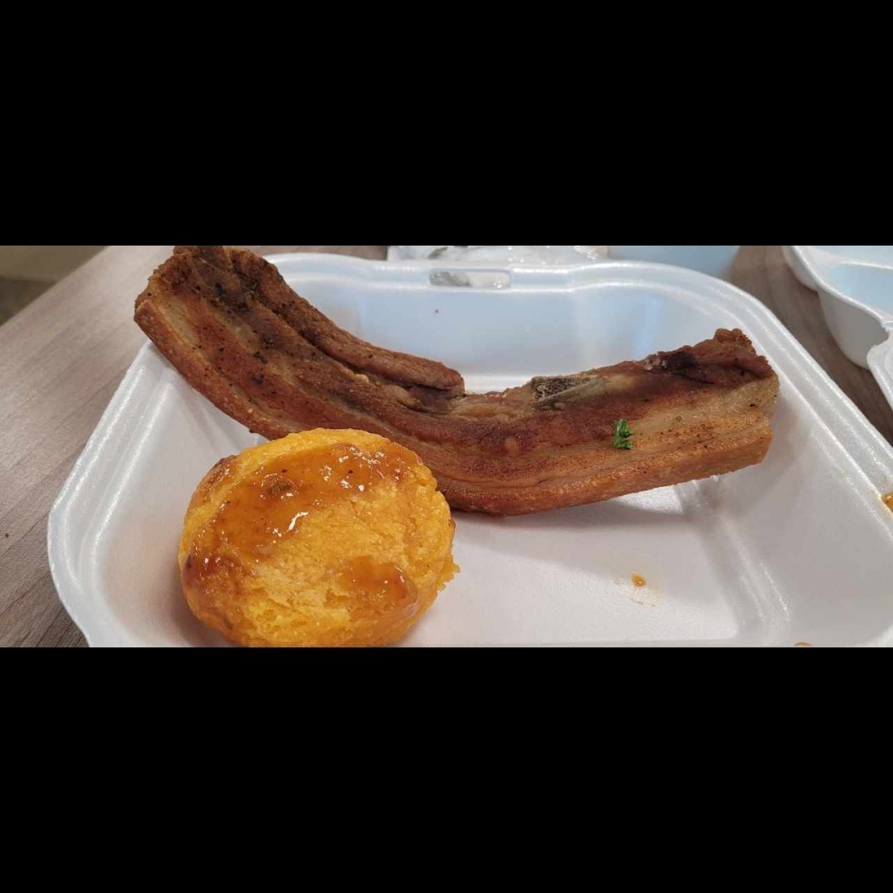 costillita con tortilla de maiz