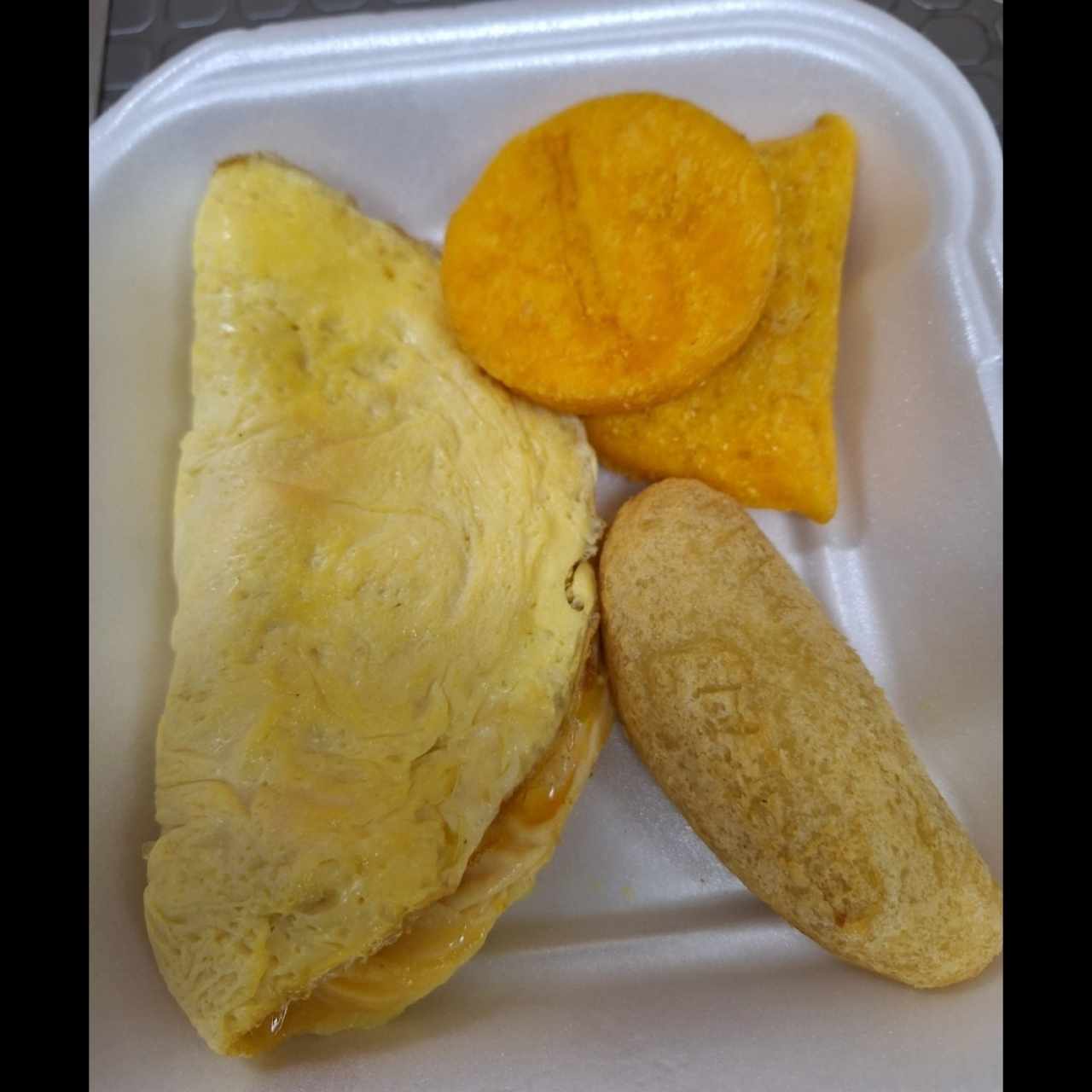 omelette con tortilla y carimañola