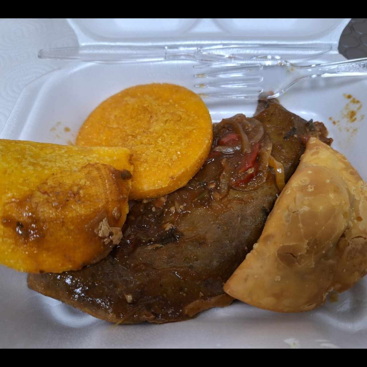 higado con tortilla y empanadas
