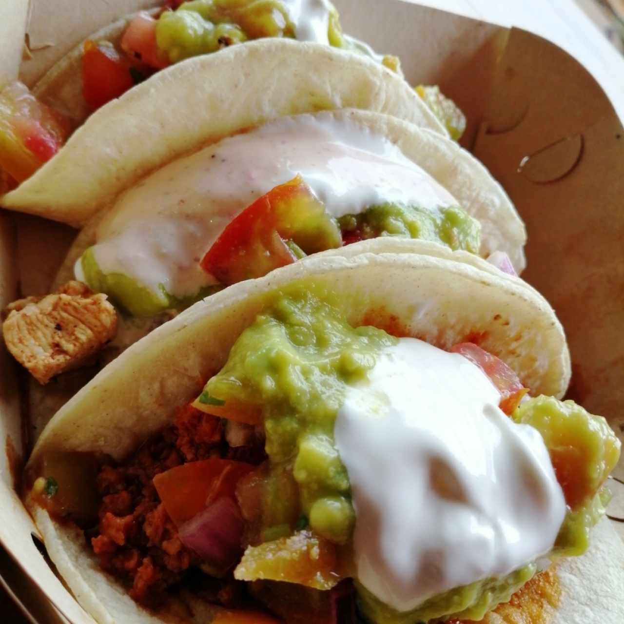 TACOS DE POLLO Y CARNE MOLIDA
