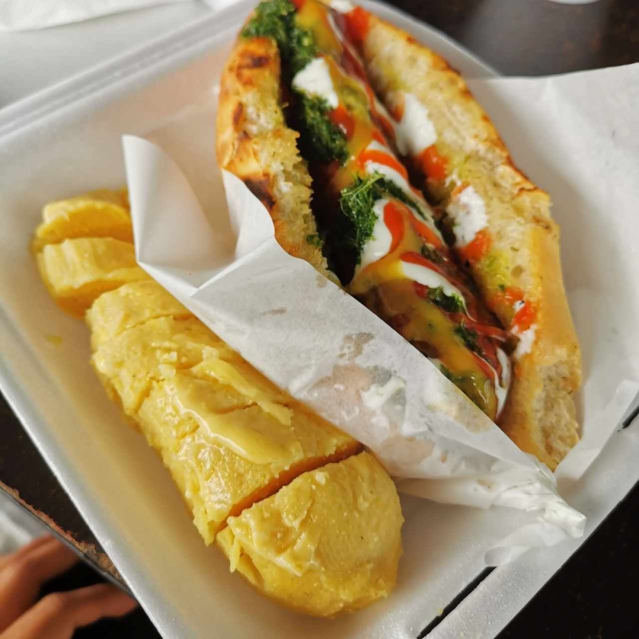 choripán y bollo de maiz
