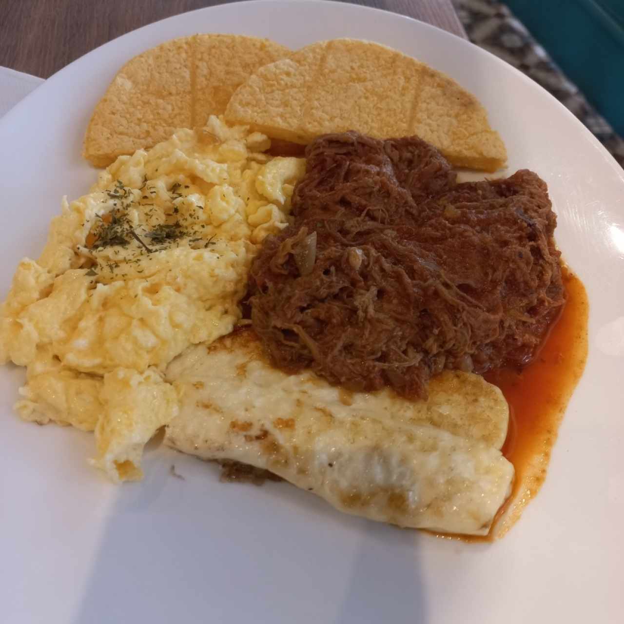 Desayuno con ropa vieja