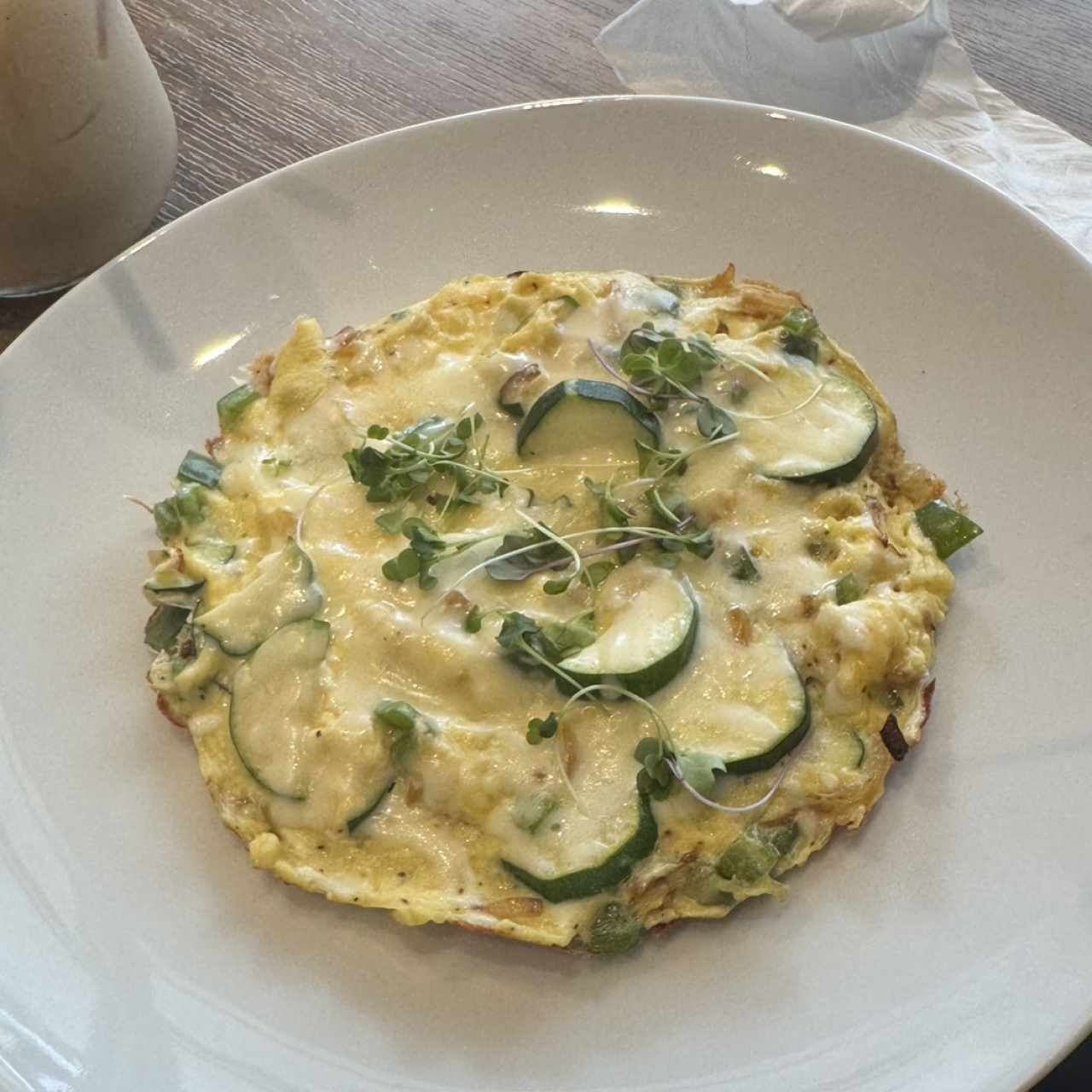 Frittata de Vegetales de estación con queso mozzarella