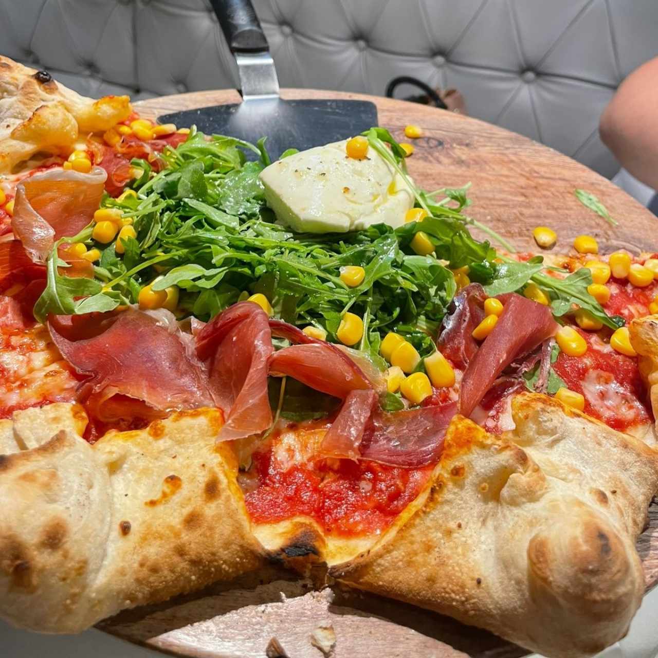 pizza estrella, con maiz adicional 