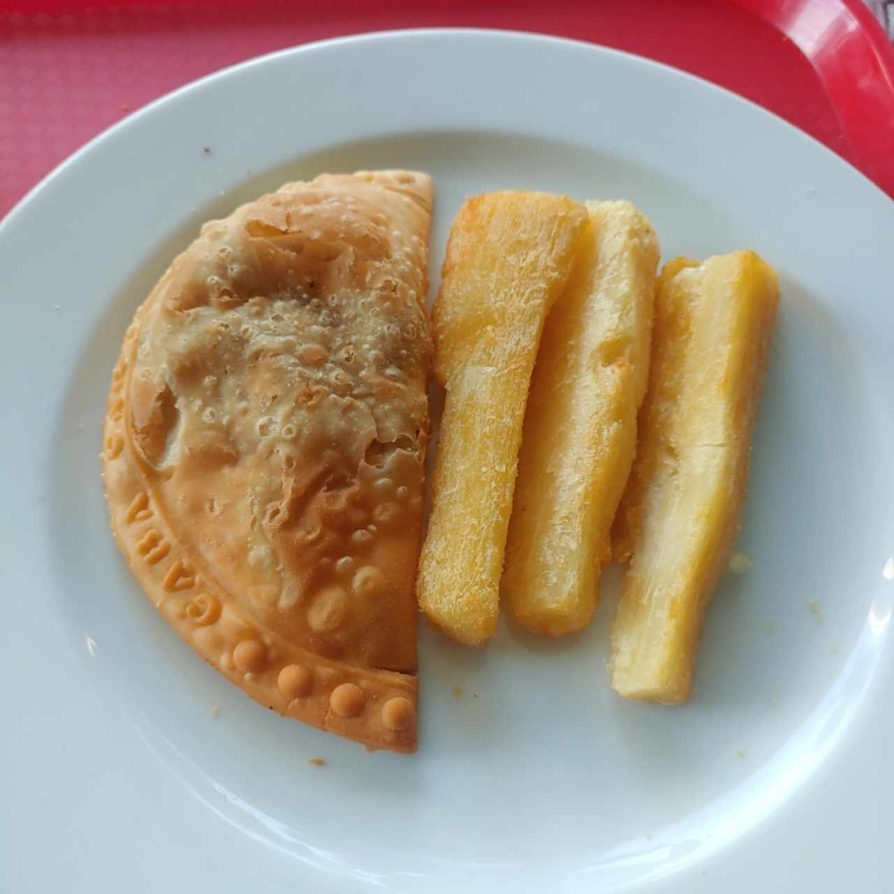 Frituras - Empanadas de harina ropa vieja