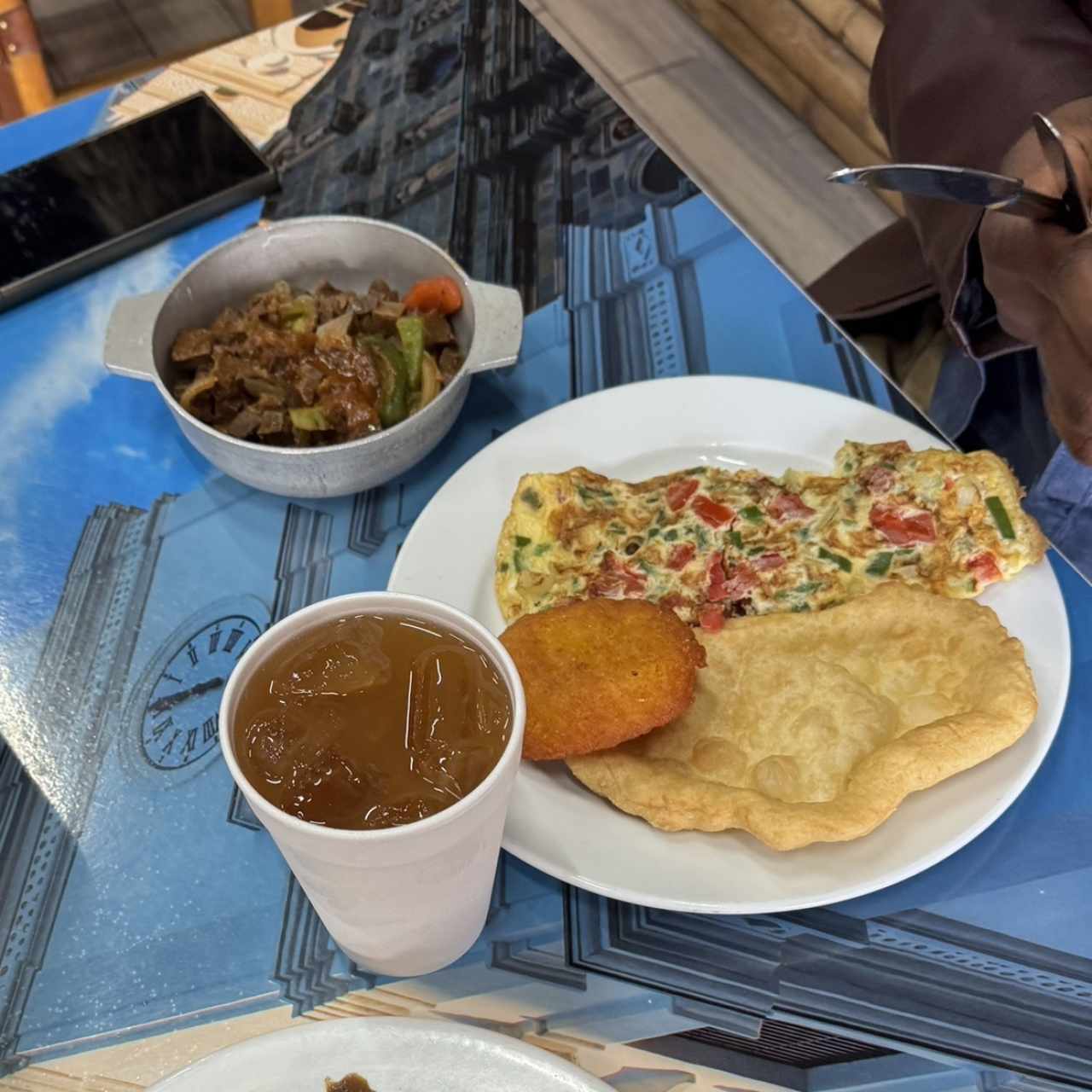 Desayunos - Picadillo de bofe, hojaldre, tortilla, omelette, limonada