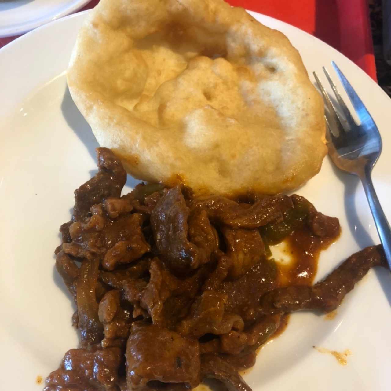 hojaldra y carne guisada