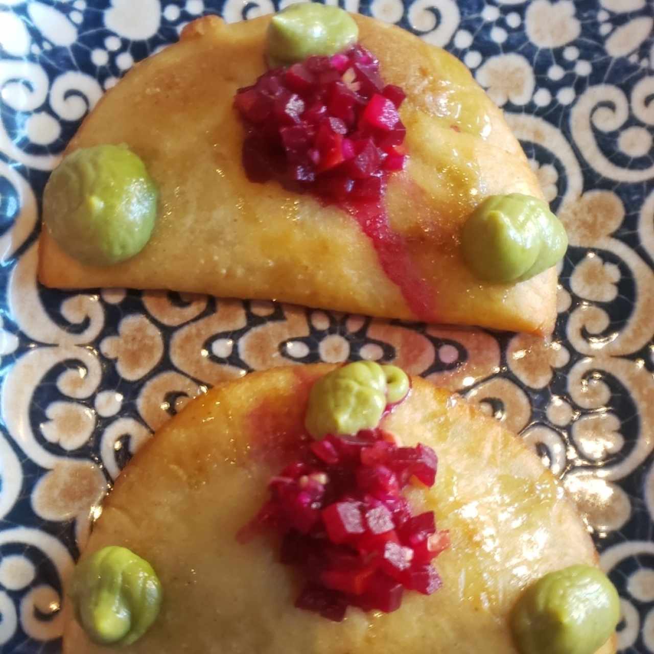 empanadas rellenas de queso de cabra y miel