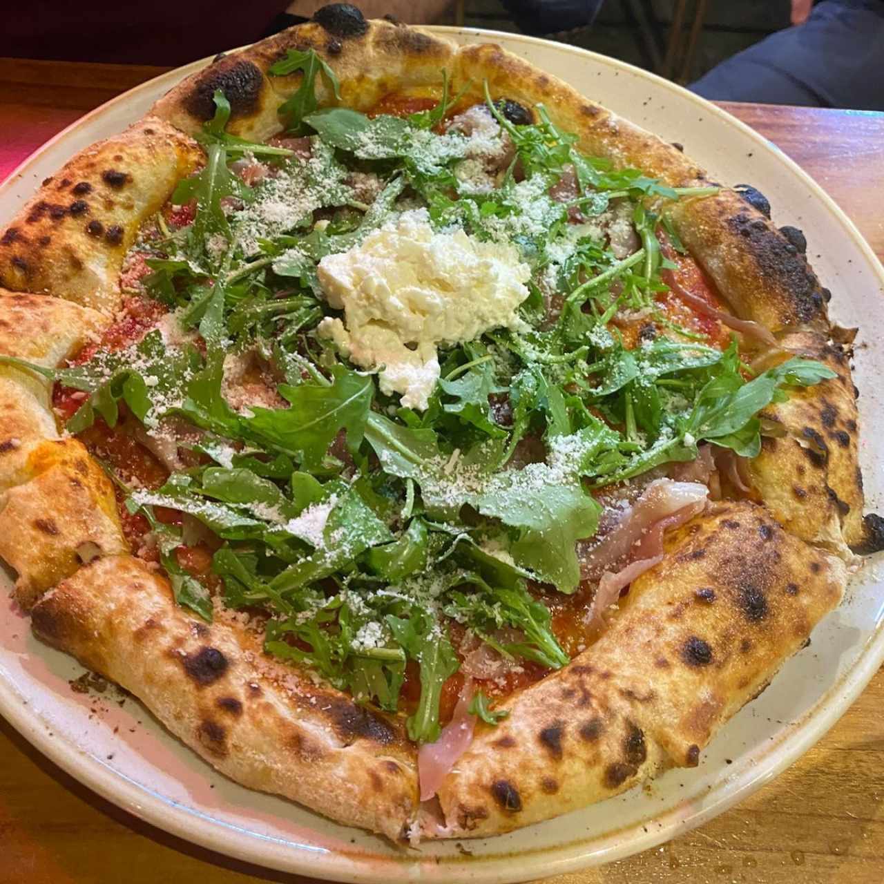 Pizzas Rojas - Prosciutto y Arúgula