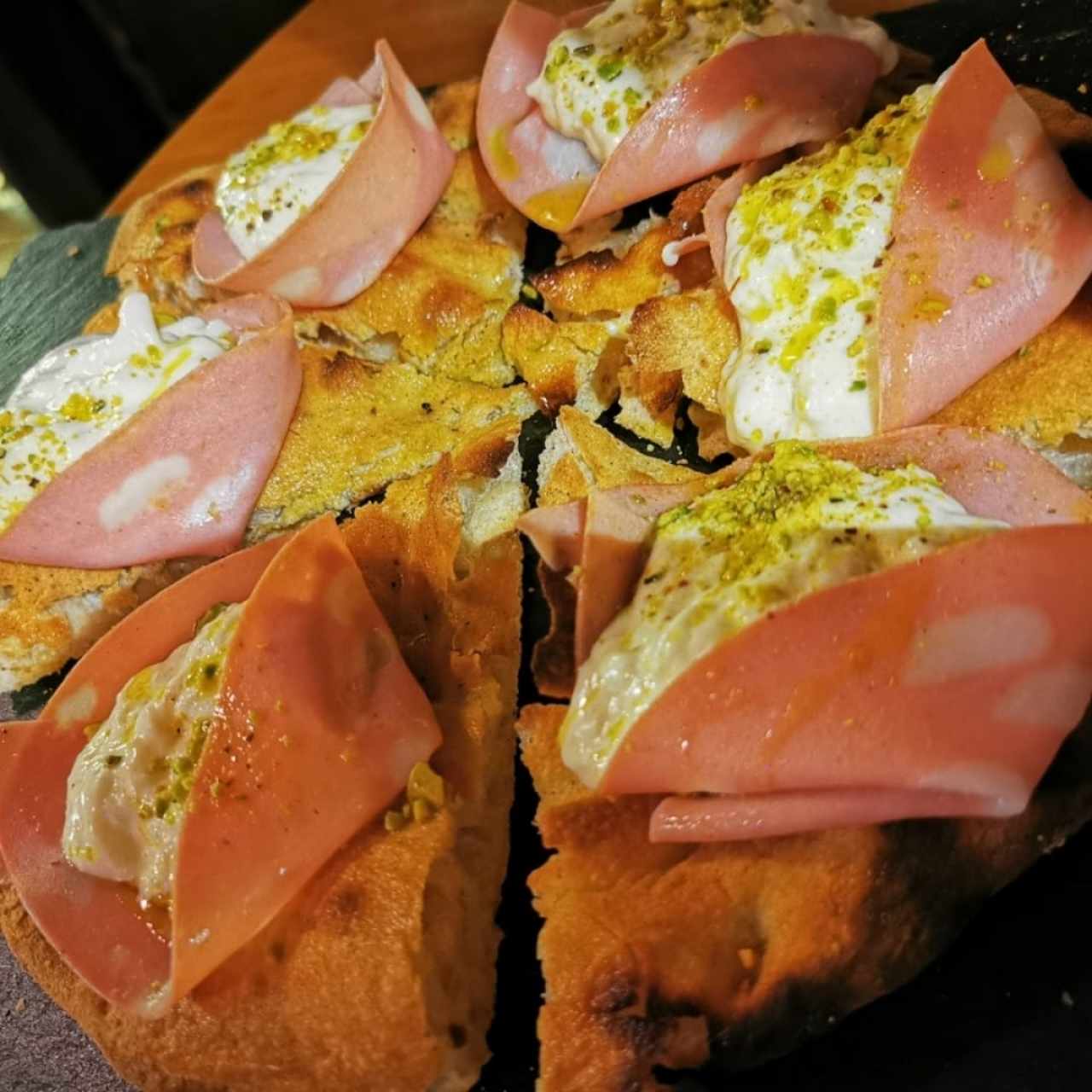 Pizzas Scrocchiarella - Stracciatella e Mortadela