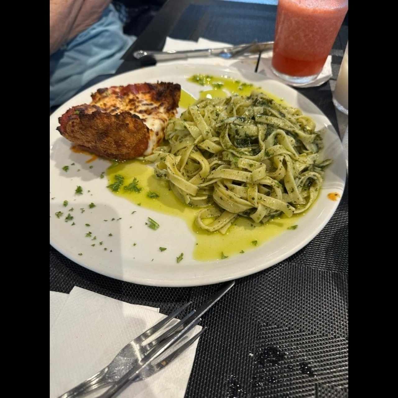 Filete de Pollo a la Parmigiana con pasta
