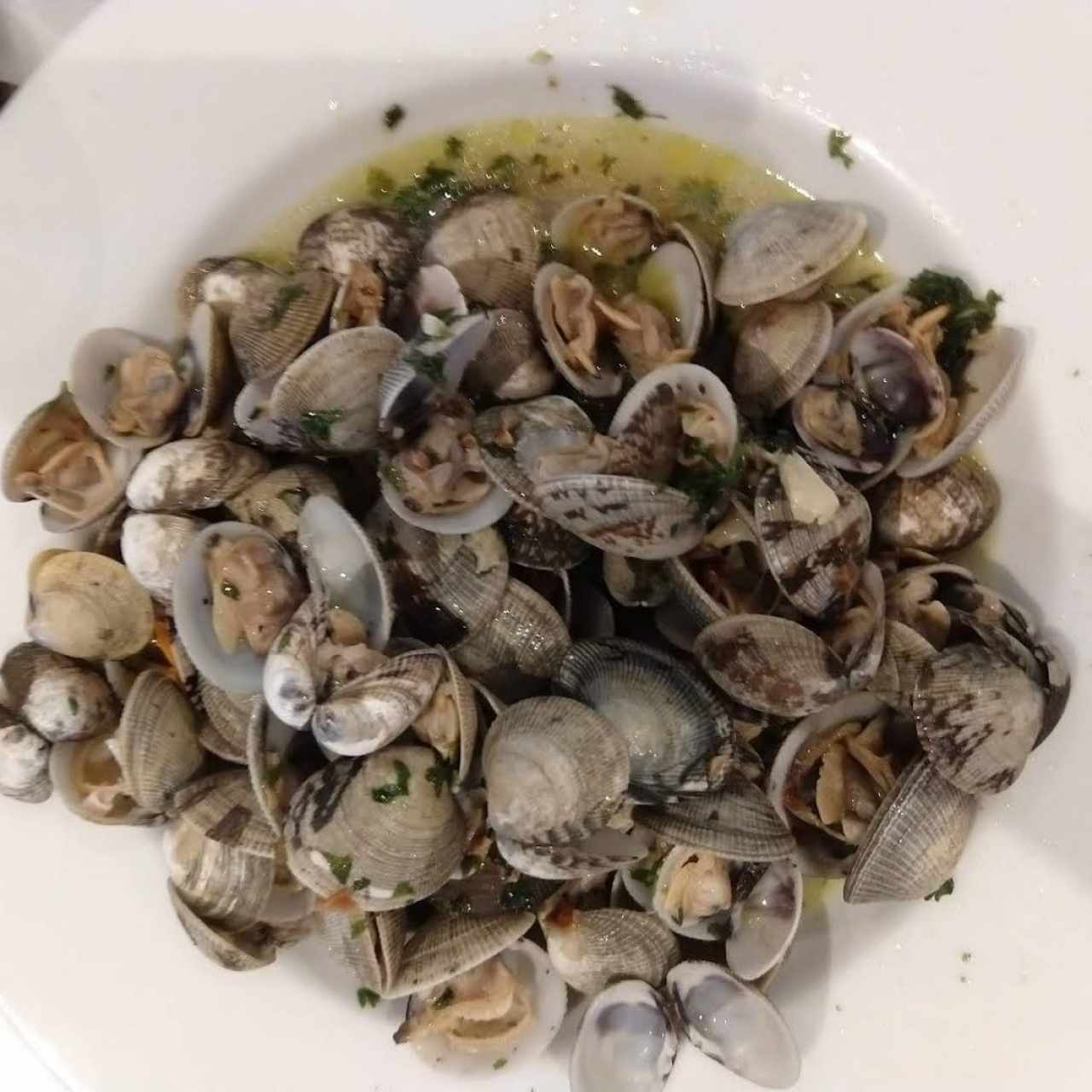 Antipastos - Almejas al Ajillo