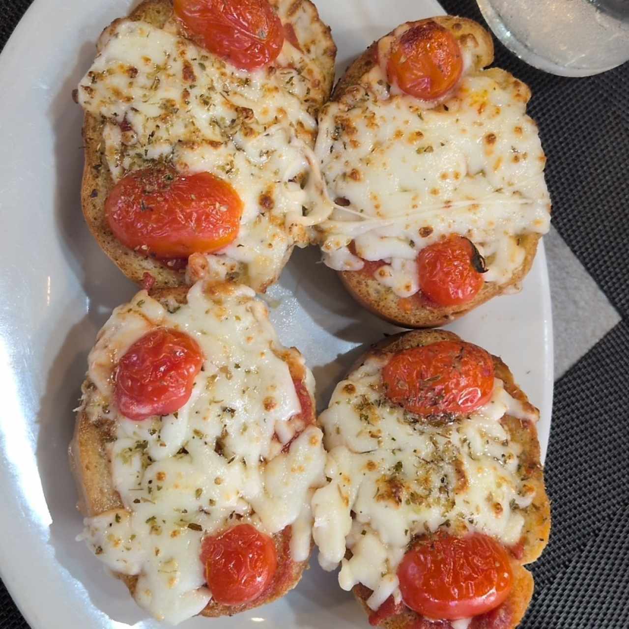 Brocheta con Muzzarela y tomate
