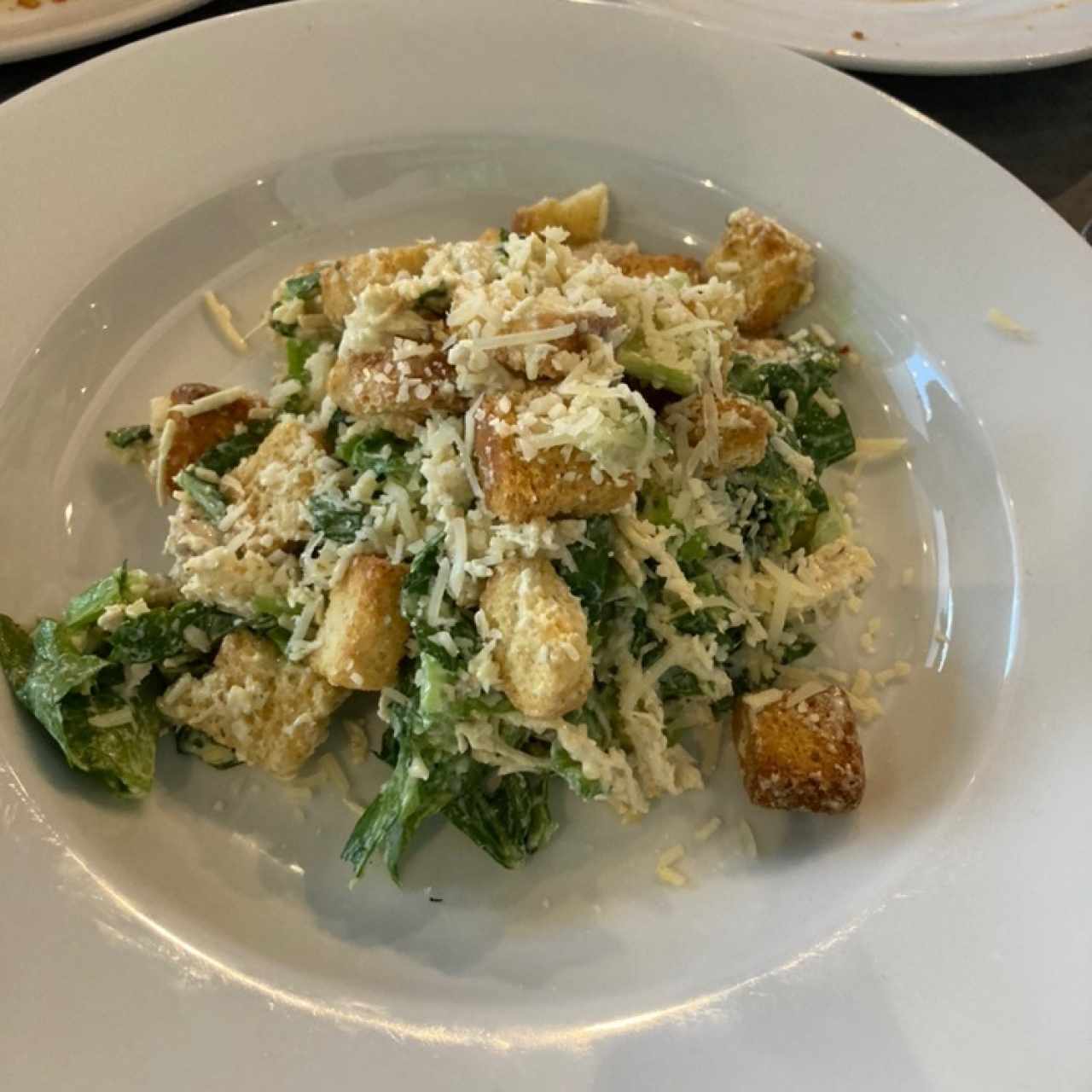Ensalada Cesar con Pollo y Crutones