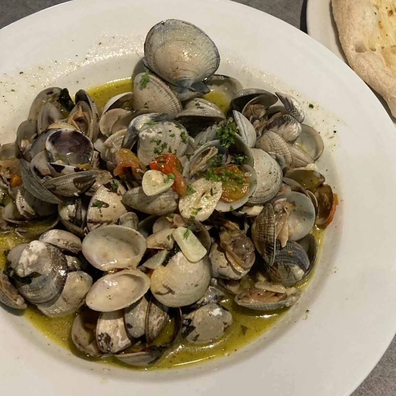 Antipastos - Almejas al Ajillo