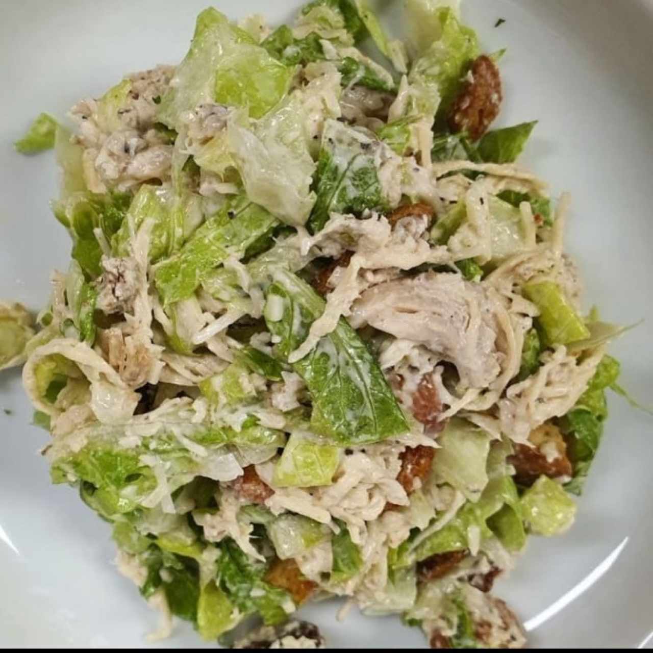 Ensalada Cesar con Pollo y Crutones