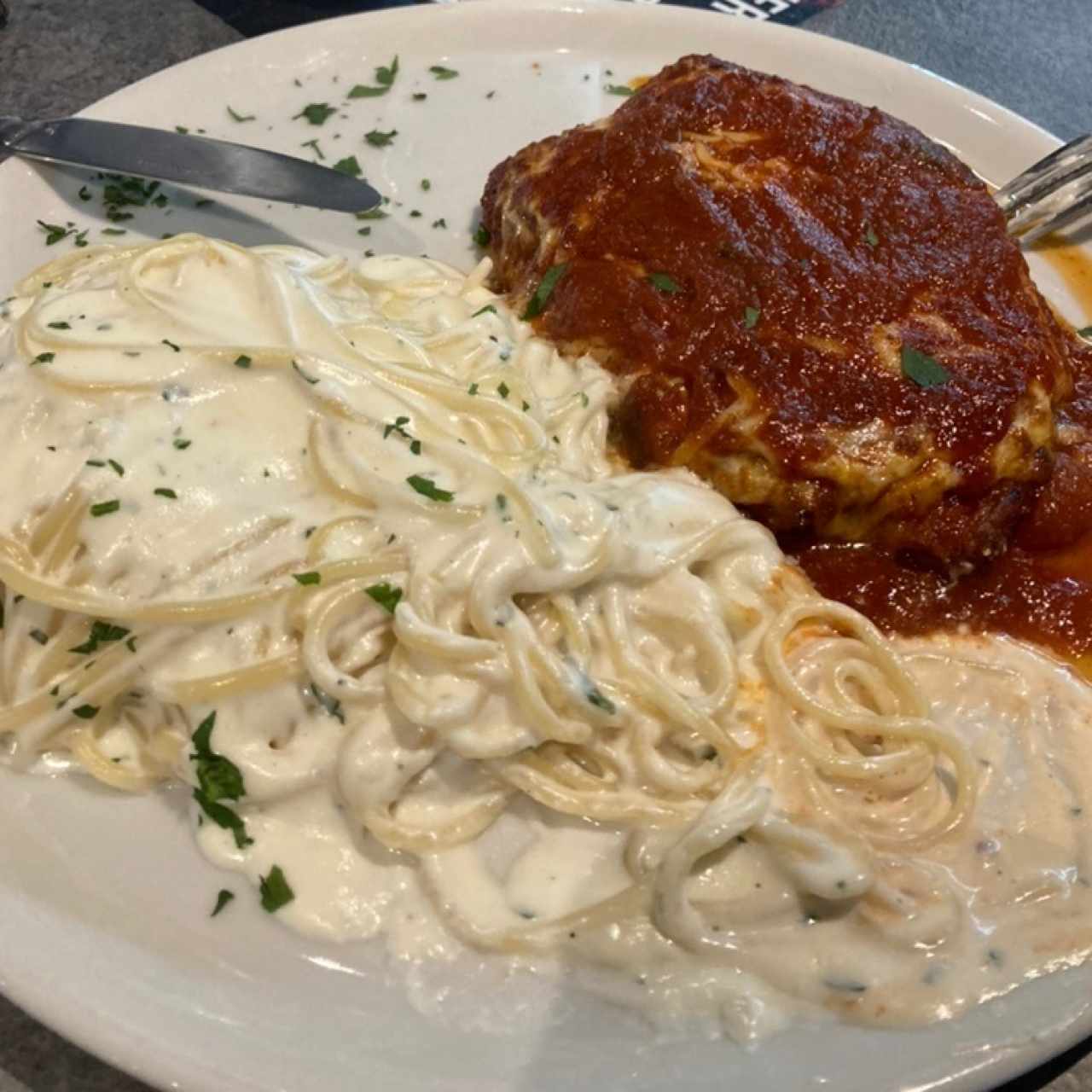 Filete de Pollo a la Parmigiana con pasta