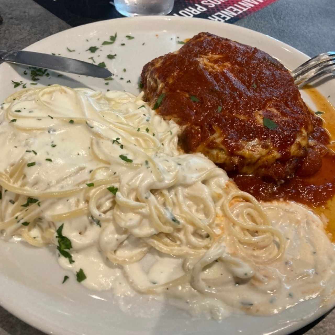 Filete de Pollo a la Parmigiana con pasta