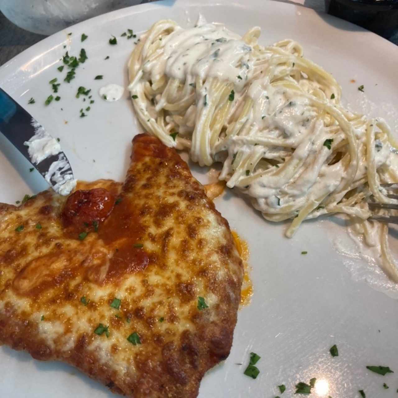 Filete de Pollo a la Parmigiana con pasta