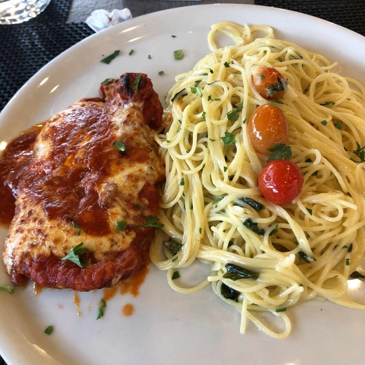 Filete de Pollo a la Parmigiana con pasta