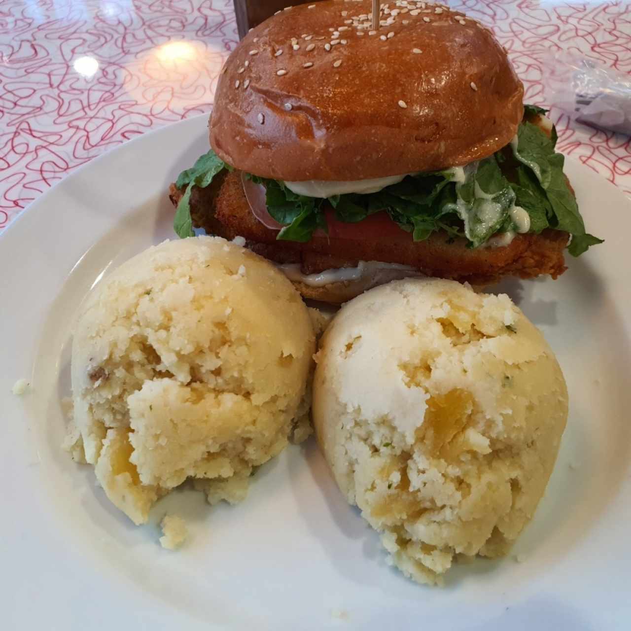 Mr Bob Chicken Burger con Puré de Papas