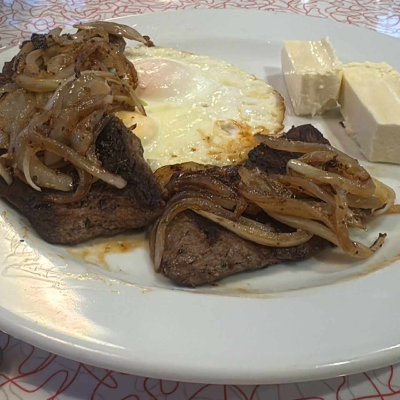 Desayunos Breakfast - Bistec Encebollado