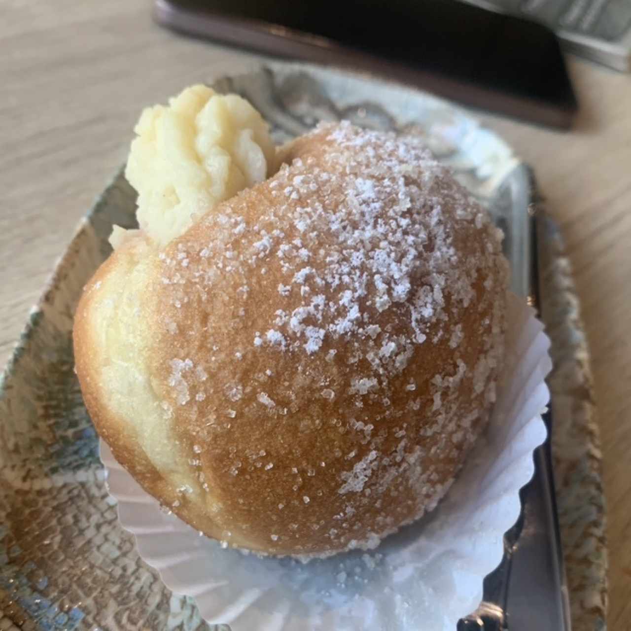 Bomba con crema pastelera 