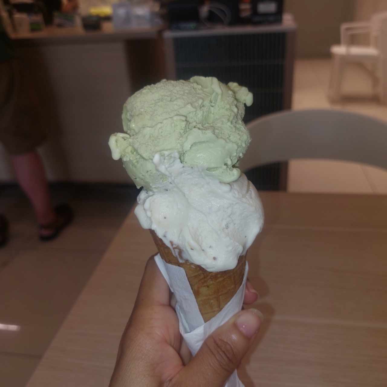 ice cream ron con pasas y pistacho